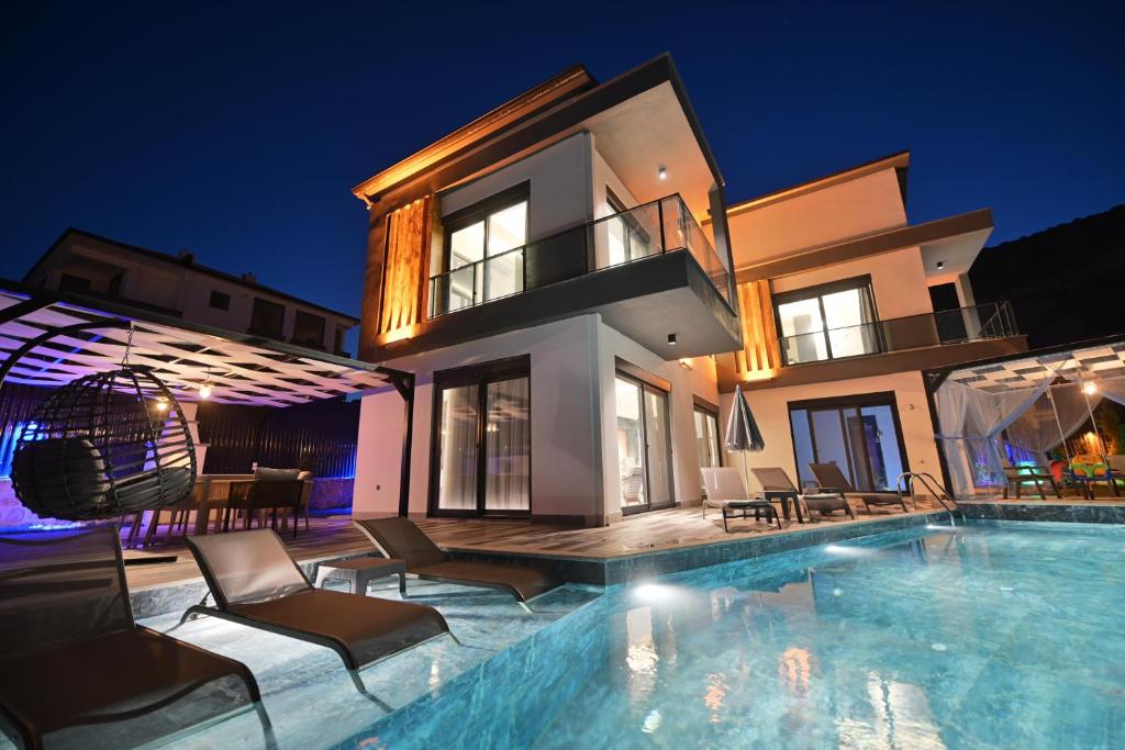 İlk Misafirlerini Bekleyen, Lüks Yeni Villa