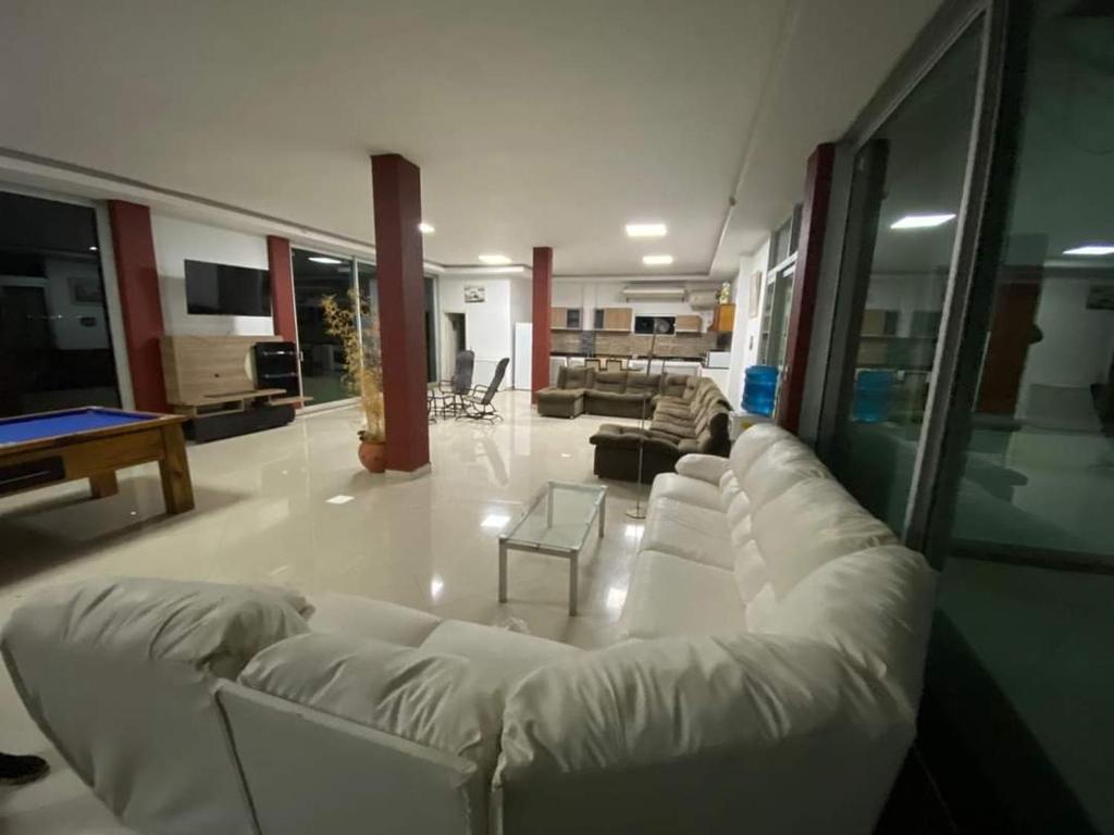 Rio Beach Casa Privada con Piscina y Playa Privada amoblado de lujo en Encarnación