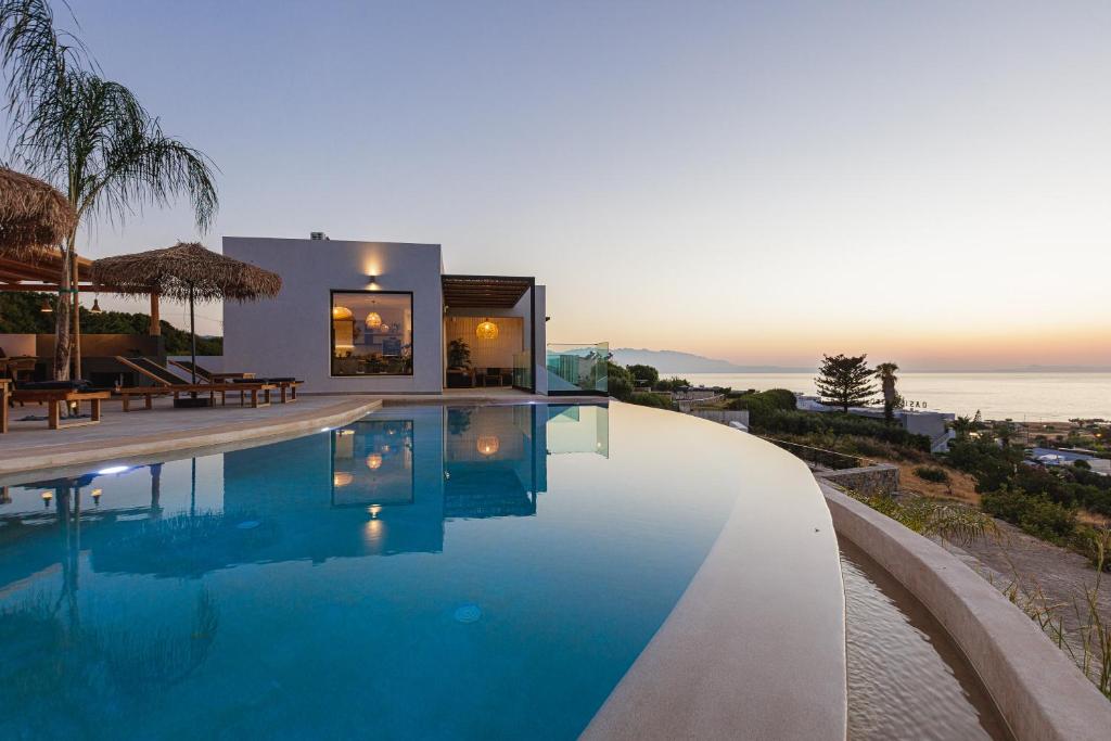 Bohemian Villas - Private Infinity Pool - Superb Seaview - 500m from beach