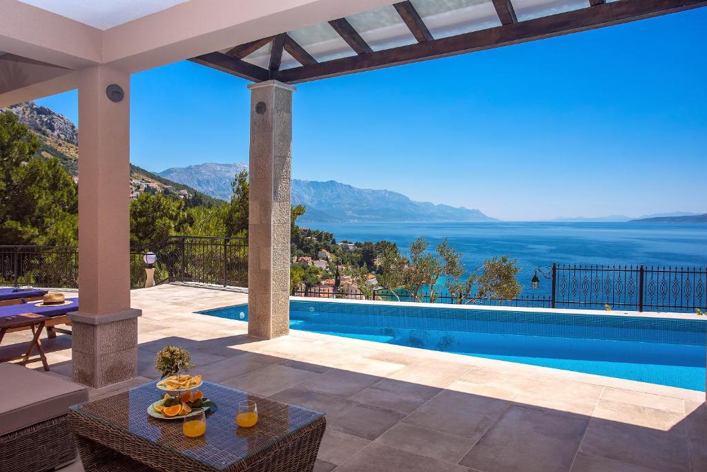Villa Porto Mimice, 40sqm Heated Private Pool, 4 bedrooms, Sauna, Gym, Billiard