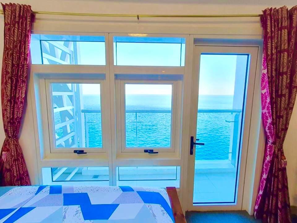 Grand Condo-Hotel with Breathtaking Seaside Views in Lapu-Lapu, Cebu