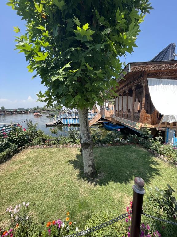 The Heritage Group Of Houseboats