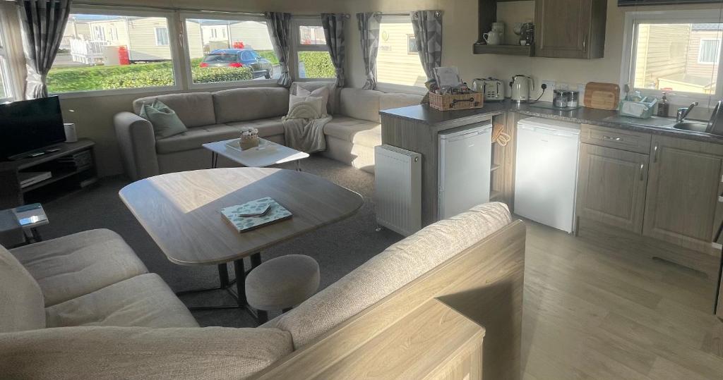 Trecco Bay Porthcawl Caravan 8 berth PALMS 4