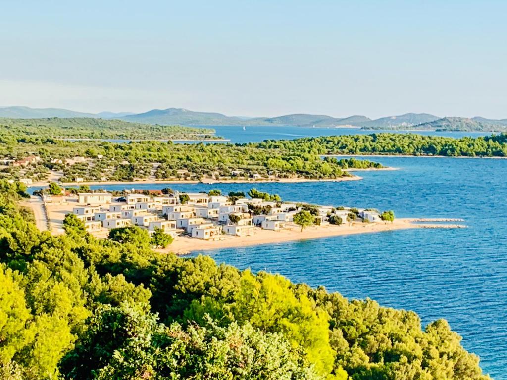 MODERN BEACH VILLAS - Buqez Camp resort