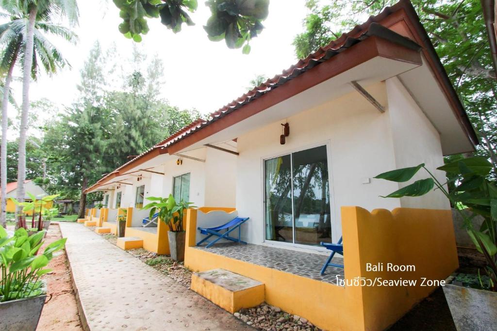 Issara Beach Resort