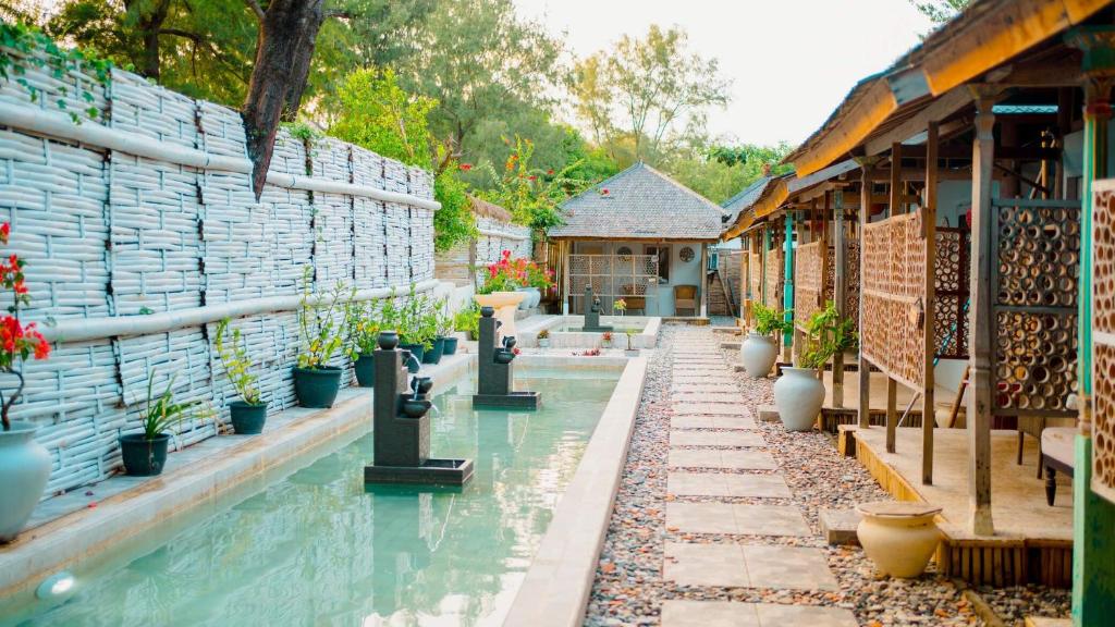 BUNGALOW CAFE GILI BEACH FRONT