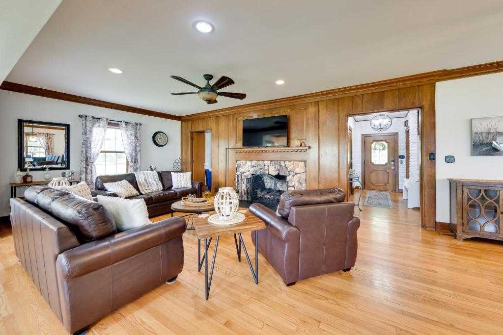 Johnsburg Estate on Pistakee Lake with Boat Dock!
