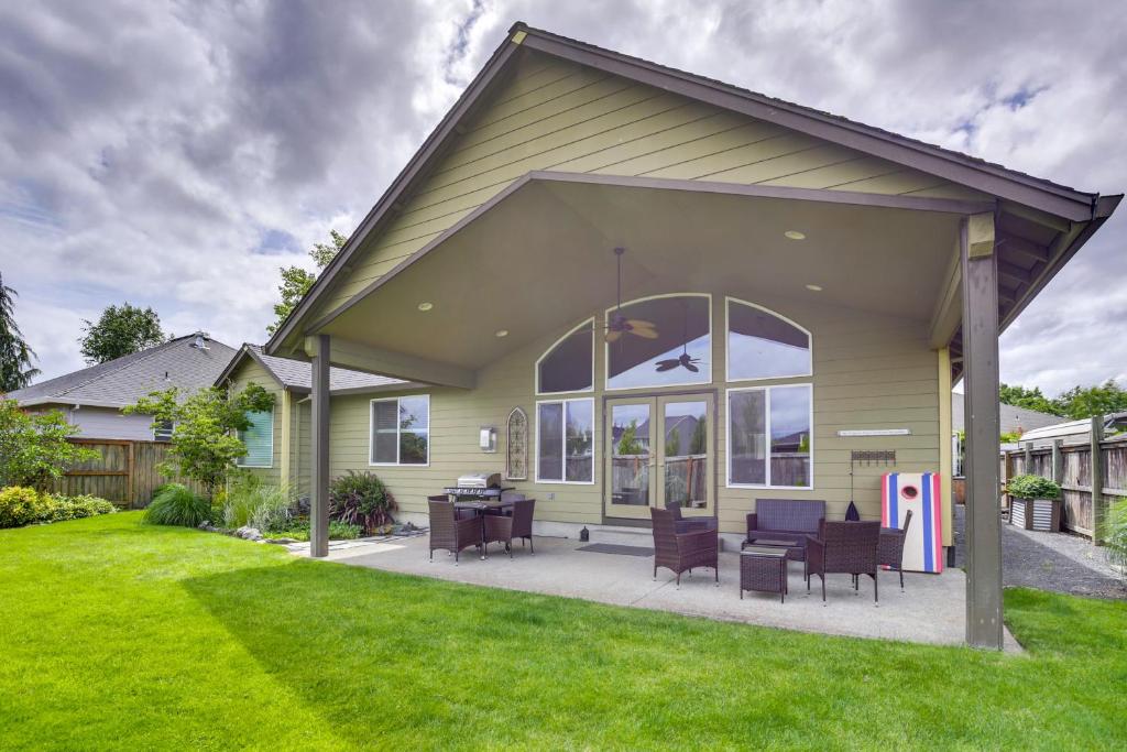 Polished McMinnville House Less Than 2 Mi from Town!