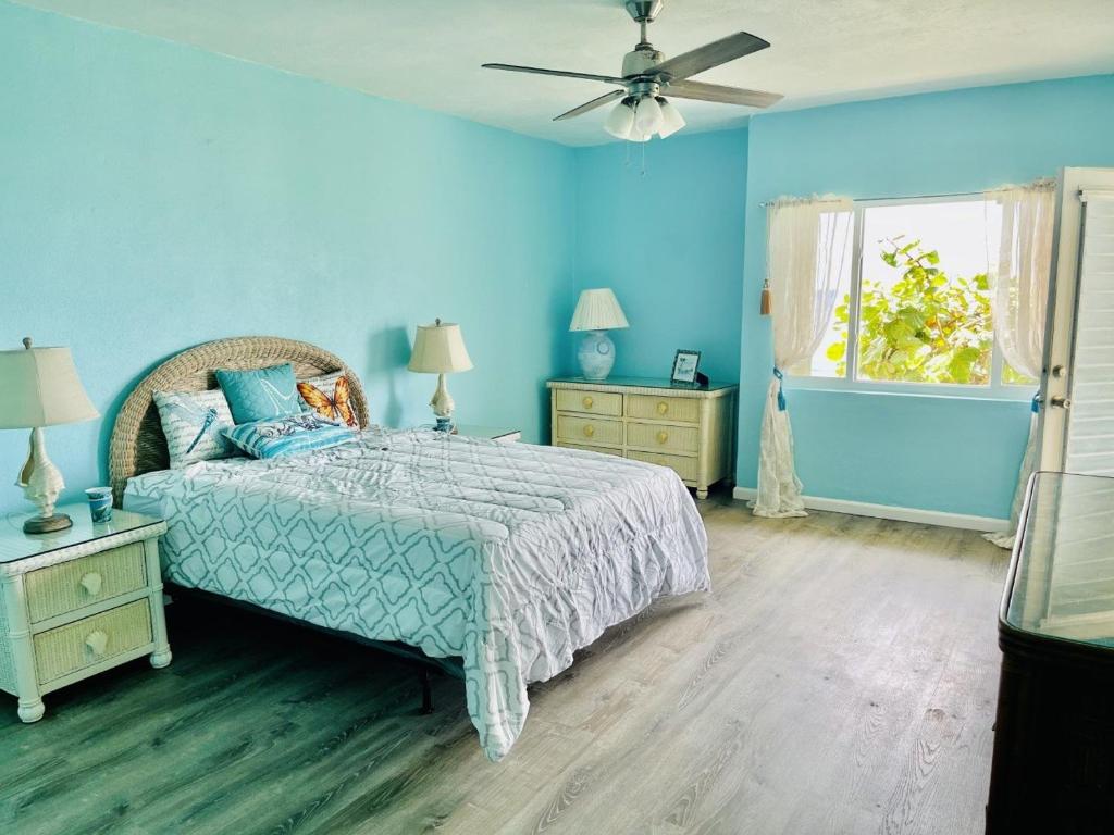 Coral Sea at the C 1 bedroom 1 bath steps from the pool Gorgeous Ocean Views