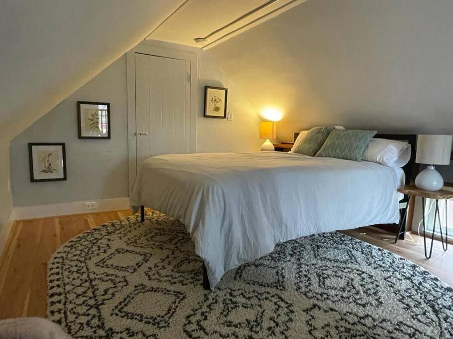 Lofted 1 Bedroom in Historic Downtown Shelburne