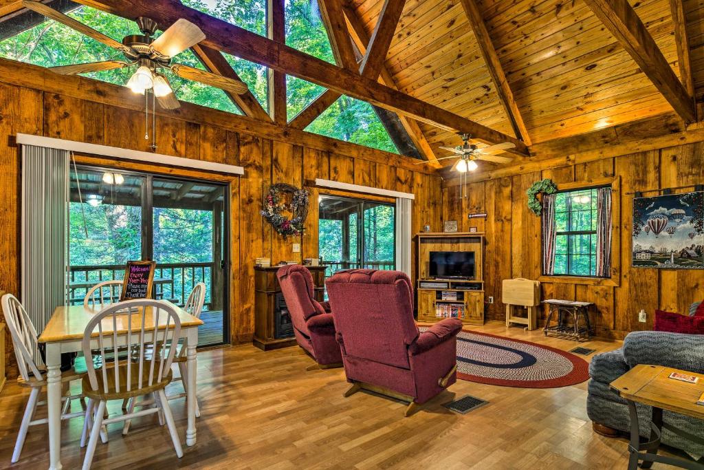 Tellico Plains Cabin - 25 Acres, Backyard Creek!