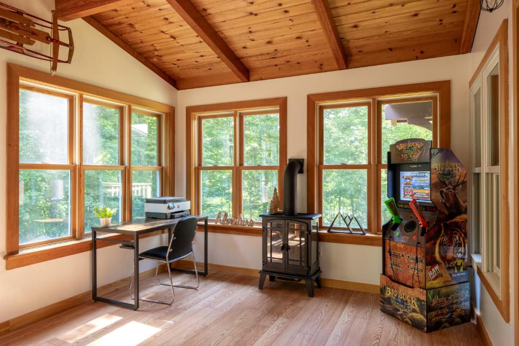 Iron Gate Chalet - 5 Minutes to Smugglers Notch!