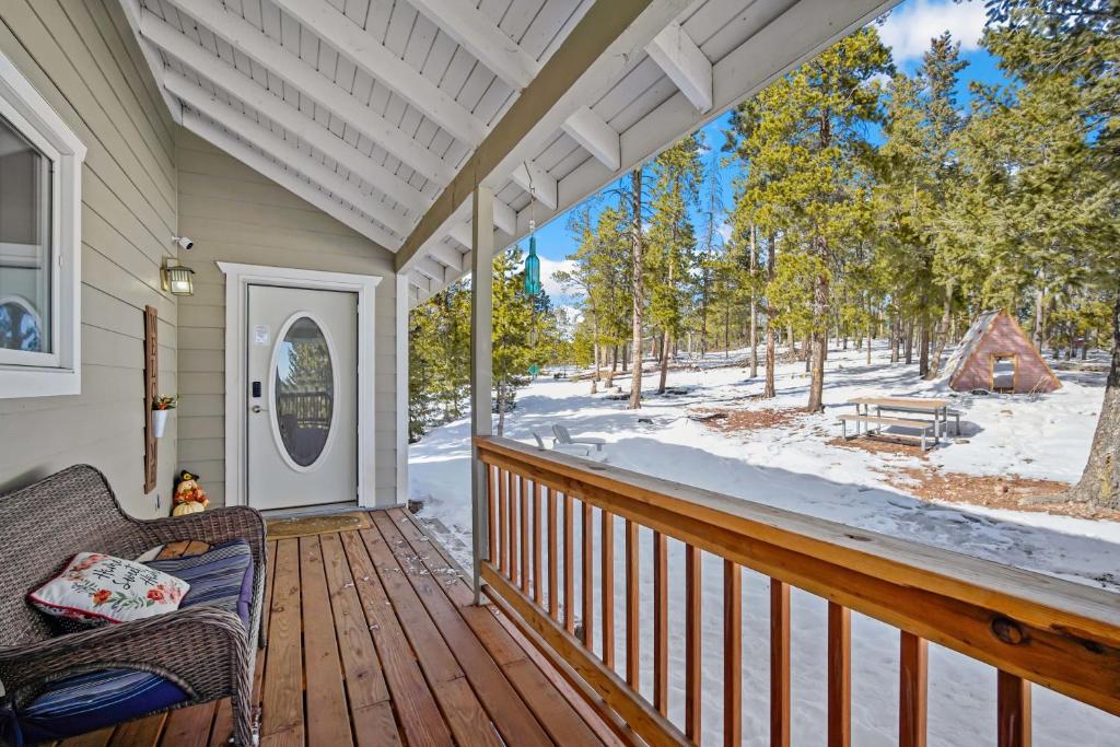Mountain Top Escape Hot Tub Firepit Gameroom