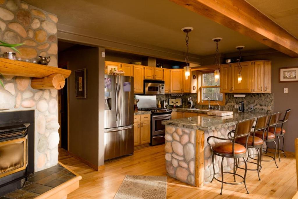 Spectacular Mountain Top Property
